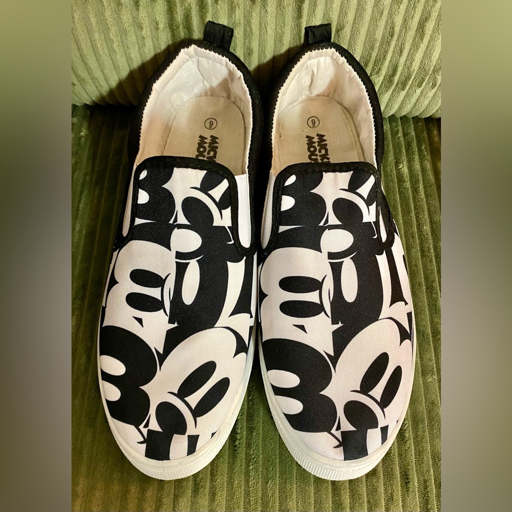 👛5/$50 DISNEY 1928 Theme Slip-On Mickey Mouse Shoes Men's 9 Women’s 10.5
